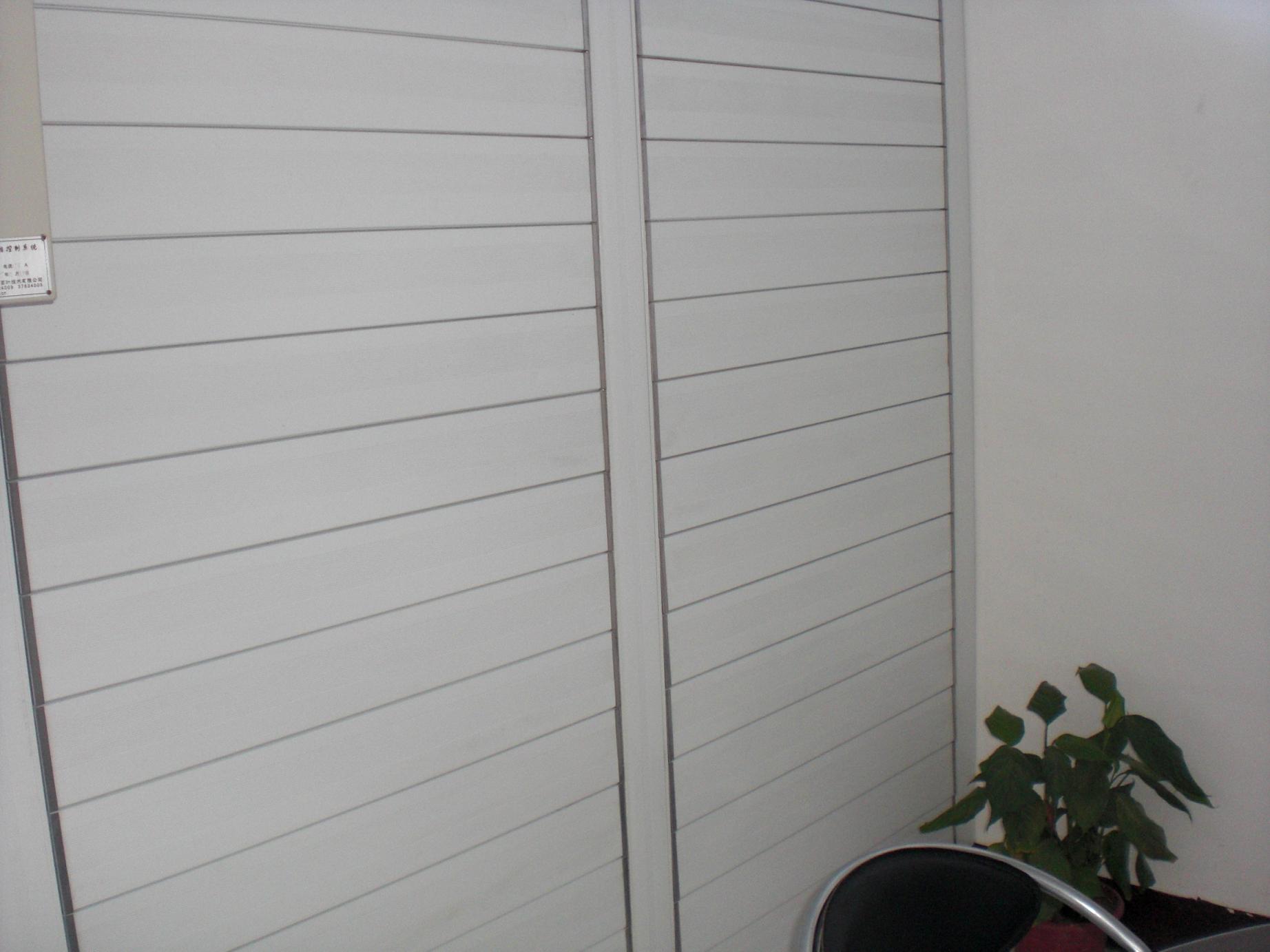 �������~